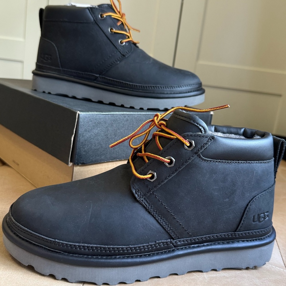 NIB UGG Neumel Utility Sheepskin Lined Chukka Boots Black Men’s 6 (39)
